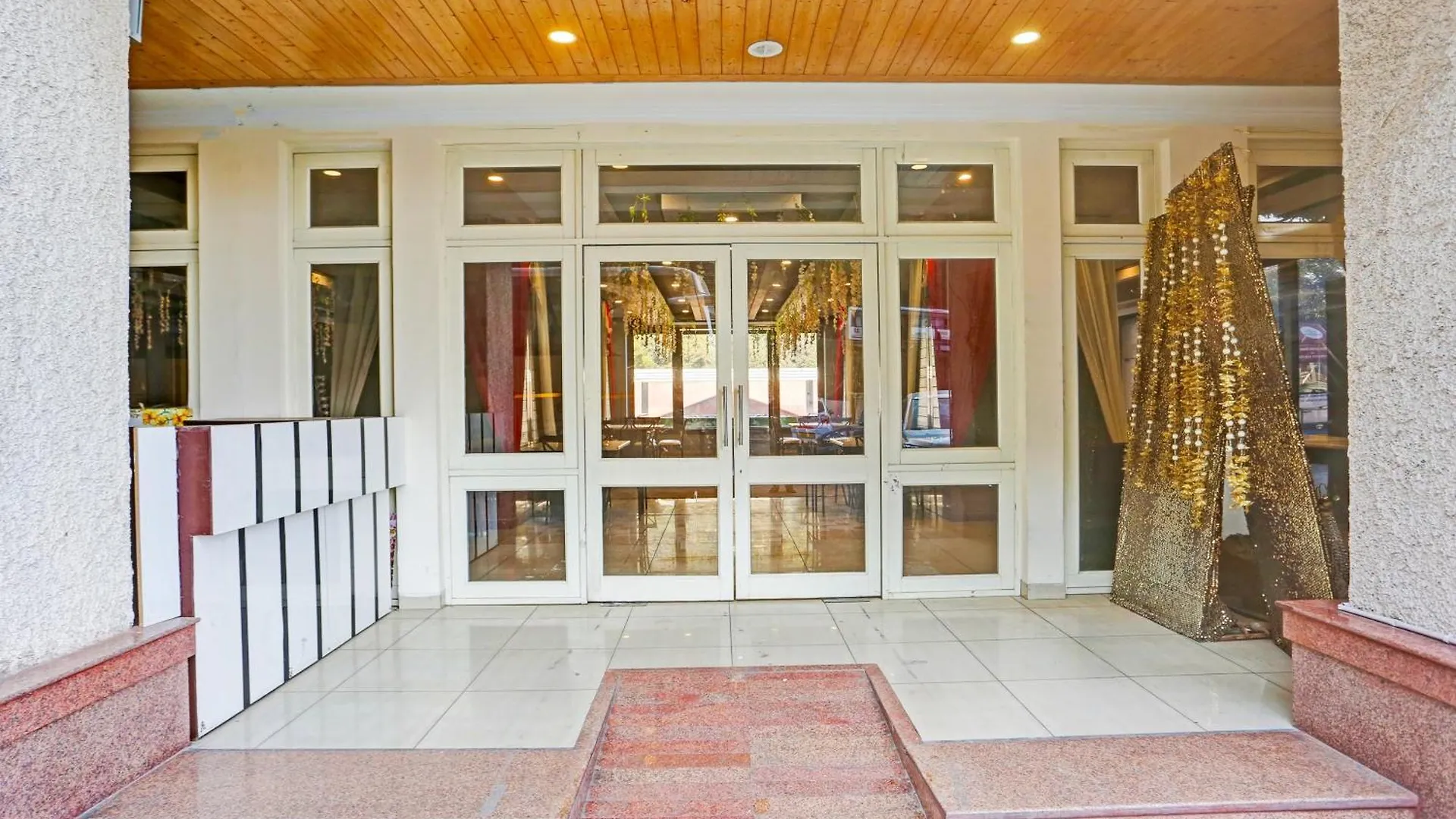 Townhouse Oak Isbt Formerly The Hotel Horizon Shimla