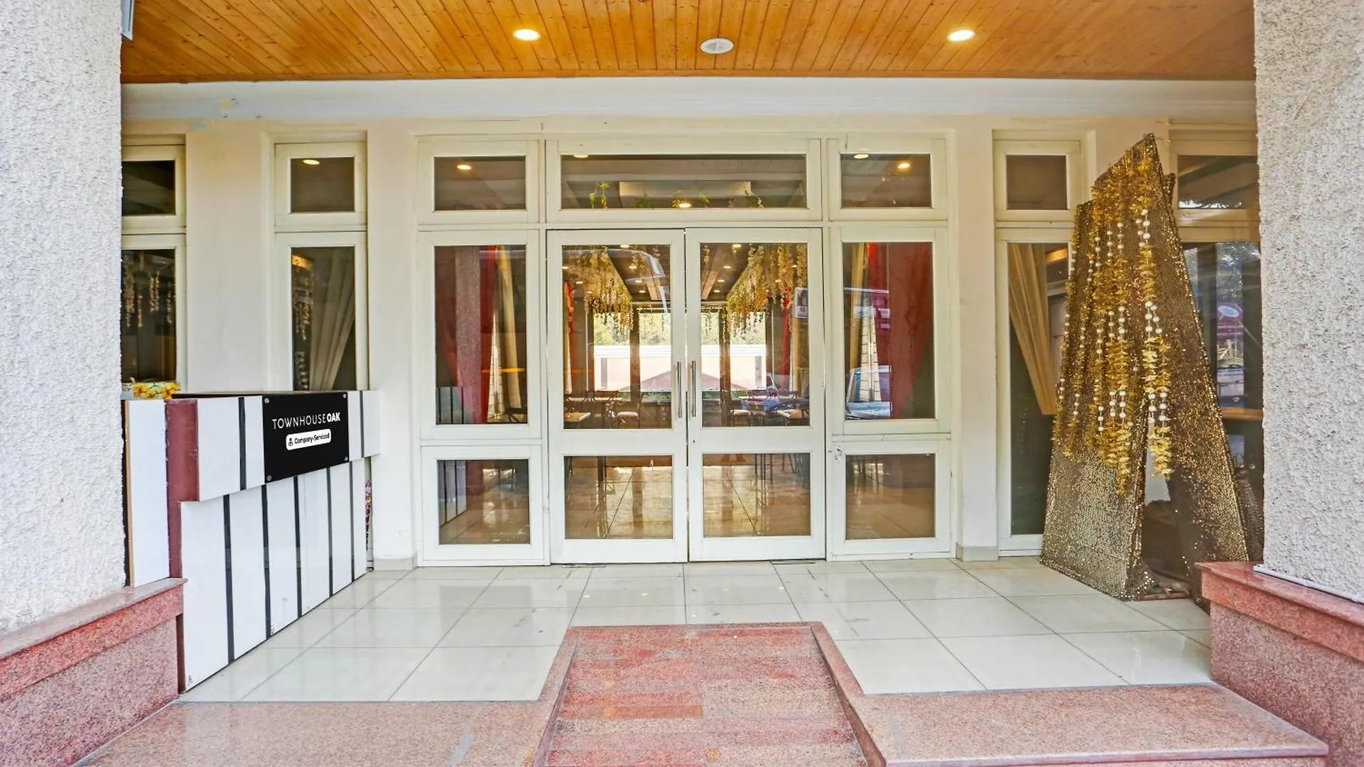 Townhouse Oak Isbt Formerly The Hotel Horizon Shimla