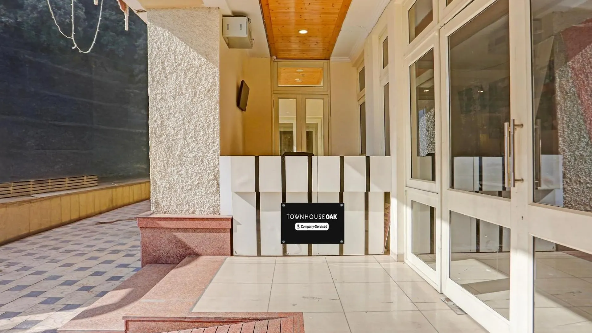 Townhouse Oak Isbt Formerly The Hotel Horizon Shimla