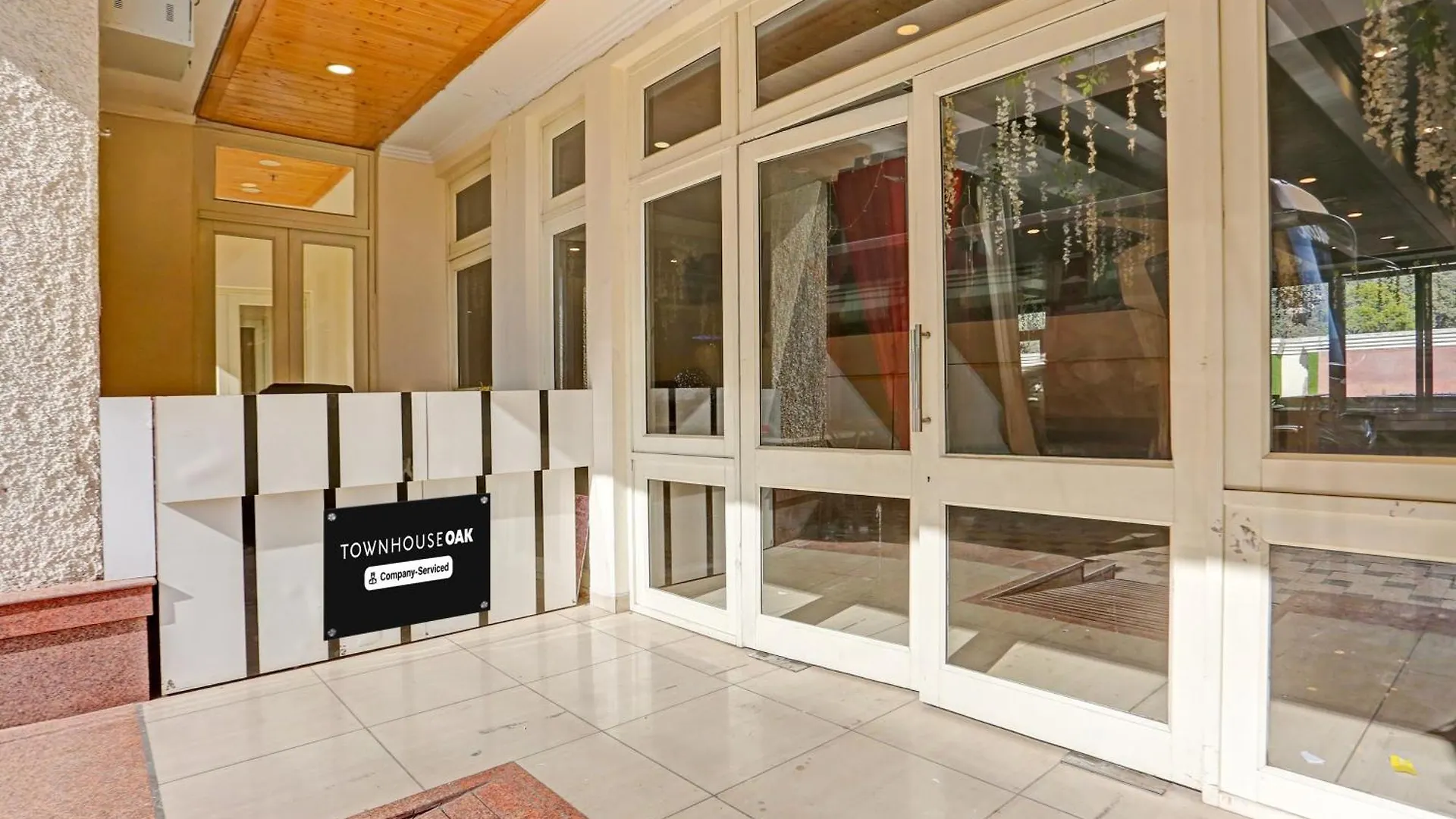 Townhouse Oak Isbt Formerly The Hotel Horizon Shimla